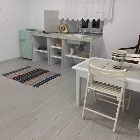 Anneta'S Suite Agia Marina  Buitenkant foto