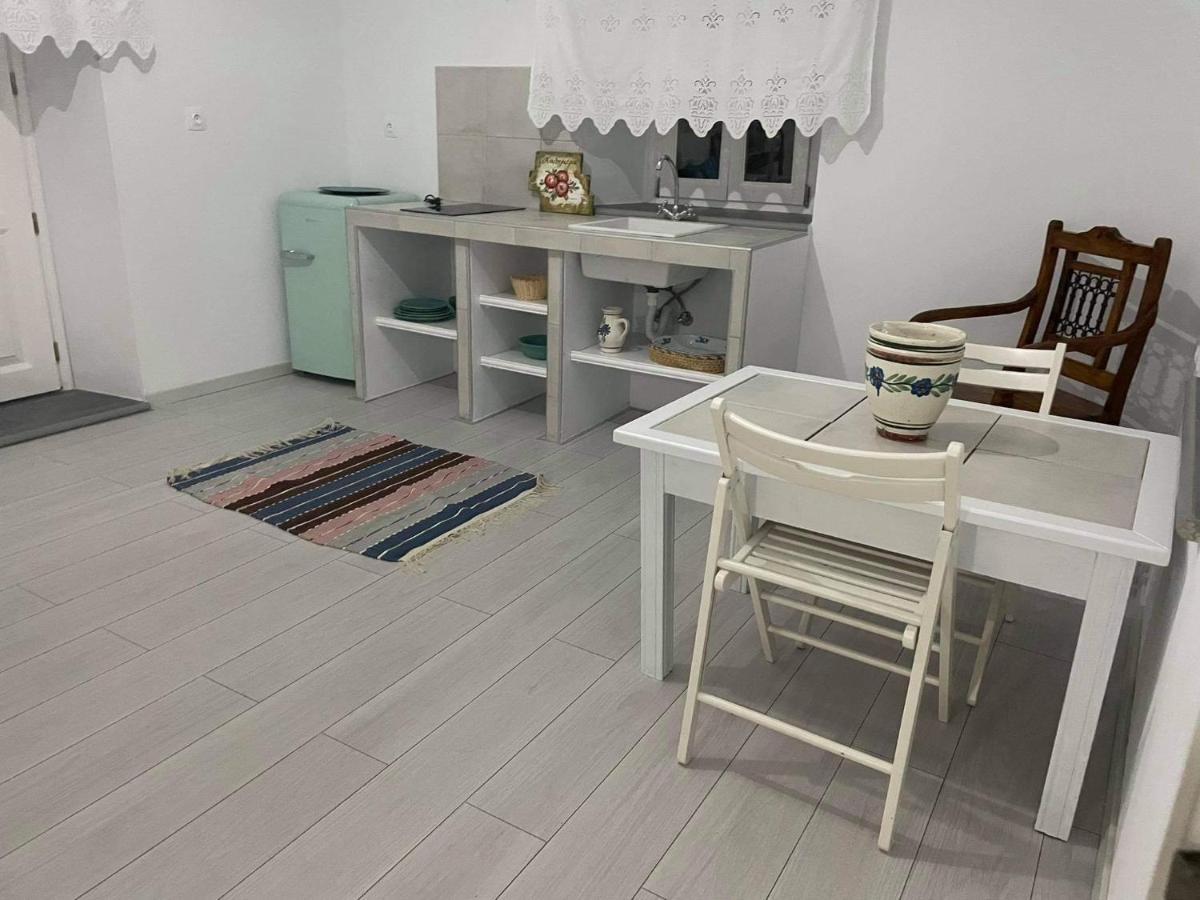 Anneta'S Suite Agia Marina  Buitenkant foto